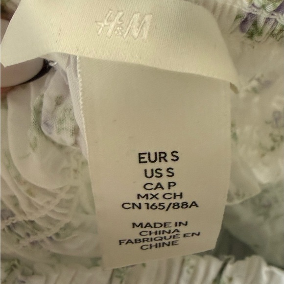 H&M Smocked Square-Neck Maxi Dress in White Floral - Picture 6 of 7